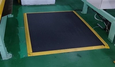Tapete de segurança de isolamento para máquinas de forjamento-IP67